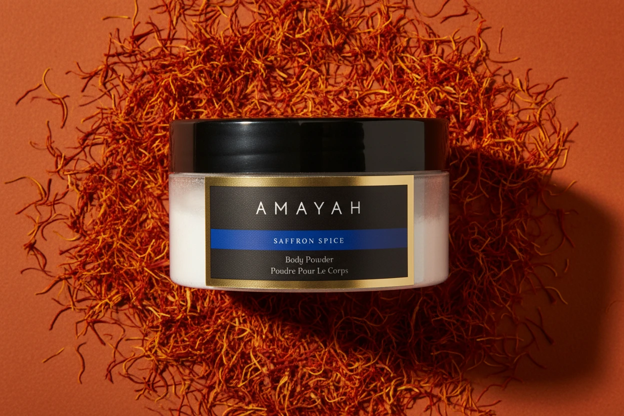 بودرة الجسم "سافرون سبايس" برائحة زعفران و توابل دافئة